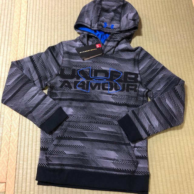 UNDER ARMOUR(アンダーアーマー)の新品 アンダーアーマー YSM 130cm パーカー フリース トレーナー   キッズ/ベビー/マタニティのキッズ服男の子用(90cm~)(Tシャツ/カットソー)の商品写真