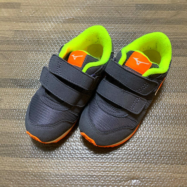 MIZUNO(ミズノ)のMIZUNOスニーカー キッズ/ベビー/マタニティのキッズ靴/シューズ(15cm~)(スニーカー)の商品写真