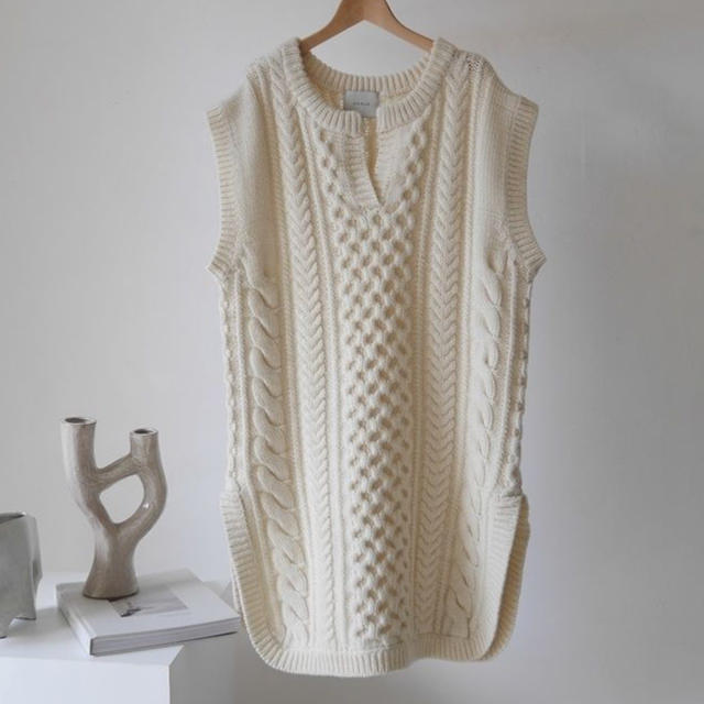 argue WOOL CABLE CAFTAN KNIT TUNIC レディースのトップス(ベスト/ジレ)の商品写真