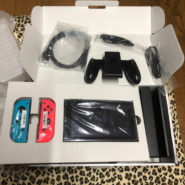 家庭用ゲーム機本体Nintendo Switch Joy-Con (L) ネオンブルー/ (R)