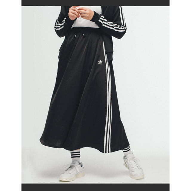 adidas(アディダス)のadidasスカート レディースのスカート(ロングスカート)の商品写真