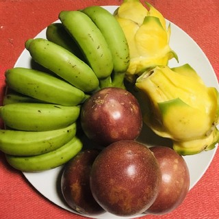 今の時期は希少！沖縄産パッションフルーツ、島バナナ、ドラゴンフルーツ黄色(フルーツ)