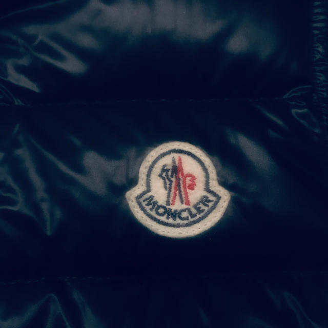 MONCLER(モンクレール)のMONCLER ベスト 正規品 モンクレ　ドラゴン8888様 専用 レディースのジャケット/アウター(ダウンベスト)の商品写真