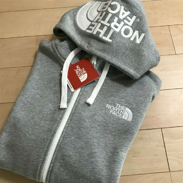 THE NORTH FACE(ザノースフェイス)の新品！ノースフェイス　リアビュー　パーカー☆Lサイズ　グレー メンズのトップス(パーカー)の商品写真