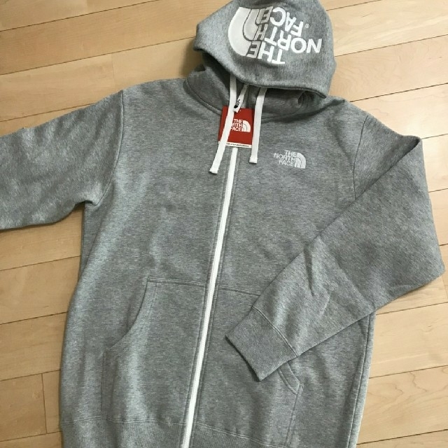 THE NORTH FACE(ザノースフェイス)の新品！ノースフェイス　リアビュー　パーカー☆Lサイズ　グレー メンズのトップス(パーカー)の商品写真