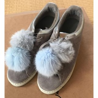 ザラ(ZARA)のZARA ザラ　ファーポンポンつき　スウェードスニーカーグレー(スニーカー)