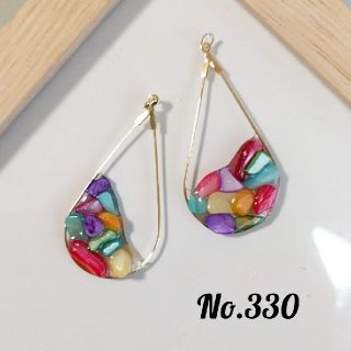 【No.330】カラフルさざれ石の雫ピアス イヤリング(ピアス)