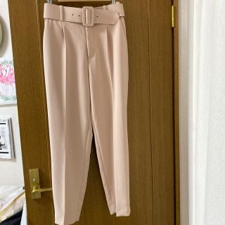 ザラ(ZARA)のザラ　ベルト付きタック入りパンツ(クロップドパンツ)