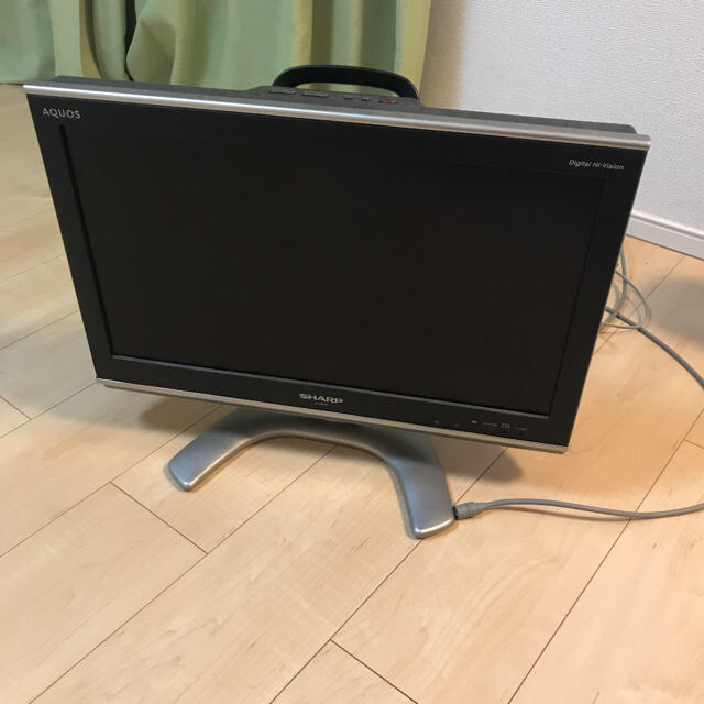 AQUOS(アクオス)のSHARP AQUOS 液晶テレビ　寝室や一人暮らしに スマホ/家電/カメラのテレビ/映像機器(テレビ)の商品写真