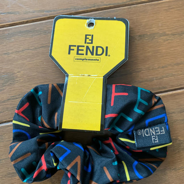 FENDI(フェンディ)のFENDI シュシュ〜未使用〜 レディースのヘアアクセサリー(ヘアゴム/シュシュ)の商品写真