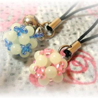 * handmade *　蓄光ビーズボールのストラップ♡2個セット②(スマホストラップ/チャーム)