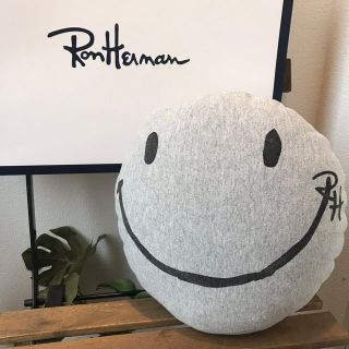 Ron Herman - ジャクソンマティス×RHC Ron Herman クッションの通販｜ラクマ