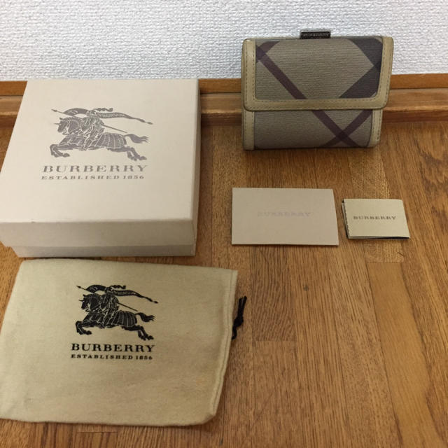 BURBERRY(バーバリー)のバーバリー折り財布　 レディースのファッション小物(財布)の商品写真