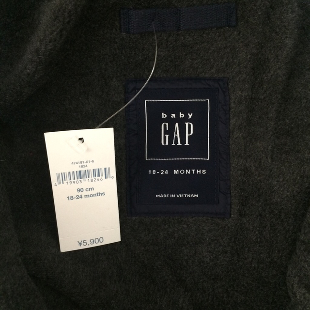 babyGAP(ベビーギャップ)のGAP新品 ナイロンジャケット キッズ/ベビー/マタニティのキッズ服男の子用(90cm~)(ジャケット/上着)の商品写真