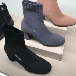 ミュウミュウ 靴下 ブーツ(レディース)の通販 21点 | miumiuの