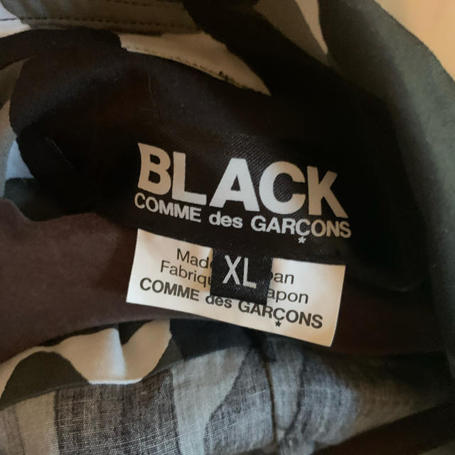 BLACK GARCONS - BLACK COMME des GARCONS 黒シャツ XLサイズの通販 by やつ's shop｜ブラックコムデギャルソンならラクマ COMME des 在庫あ在庫