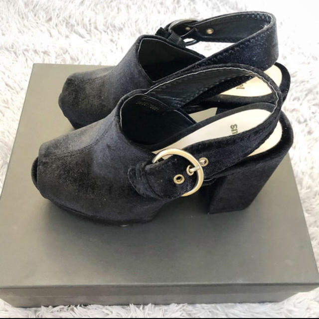 SNIDEL(スナイデル)のSNIDEL ベロアサンダル レディースの靴/シューズ(ハイヒール/パンプス)の商品写真