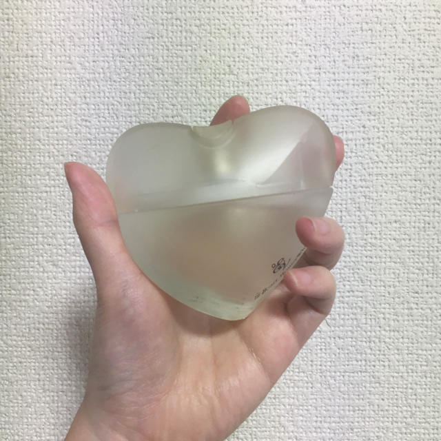 NINA RICCI(ニナリッチ)の【廃番品】〈in heart honey white〉オードパフューム 40ml コスメ/美容の香水(香水(女性用))の商品写真