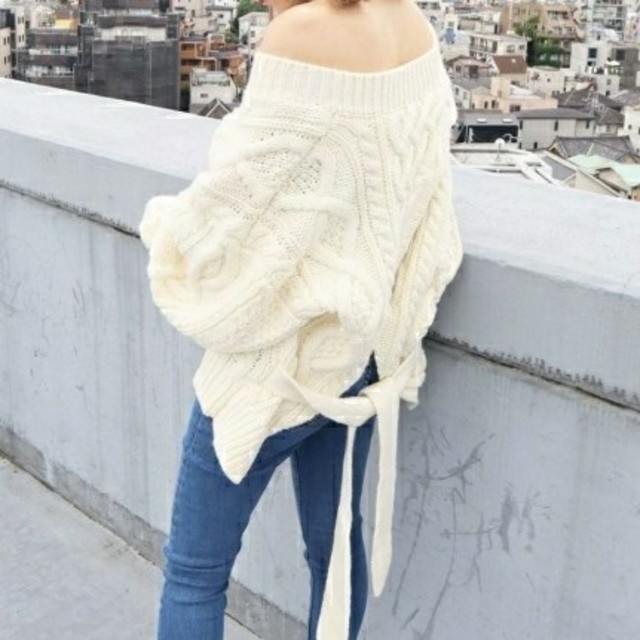 EMODA(エモダ)のEMODA♡ニット♡BACK TIE CABLE KNIT♡バックリボン レディースのトップス(ニット/セーター)の商品写真