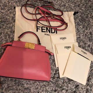 フェンディ(FENDI)のフェンディ  マイクロ　ピーカブー(ショルダーバッグ)