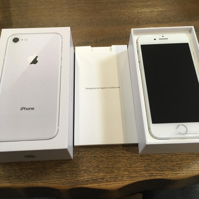 iPhone(アイフォーン)の新品未使用品 iPhone8 64GB SIMフリー Silver スマホ/家電/カメラのスマートフォン/携帯電話(スマートフォン本体)の商品写真