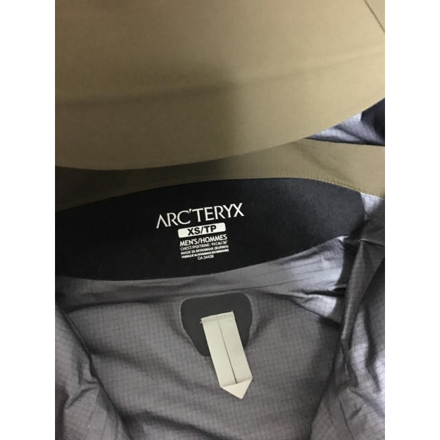 ARC'TERYX(アークテリクス)の廃盤カラー 定価70000 アークテリクス GORE-TEX BETA AR スポーツ/アウトドアのアウトドア(登山用品)の商品写真