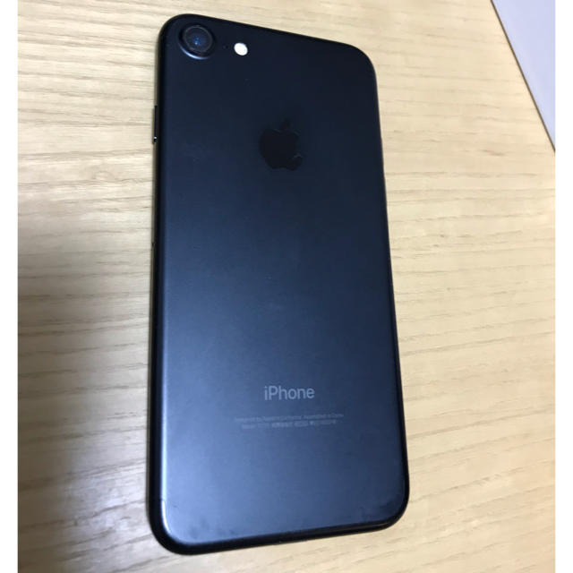 Apple(アップル)のiPhone7 ブラック 128GB 美品 バッテリー90% スマホ/家電/カメラのスマートフォン/携帯電話(スマートフォン本体)の商品写真