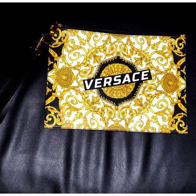 VERSACE(ヴェルサーチ)のベルサーチ　クラッチバッグ　新品 メンズのバッグ(セカンドバッグ/クラッチバッグ)の商品写真