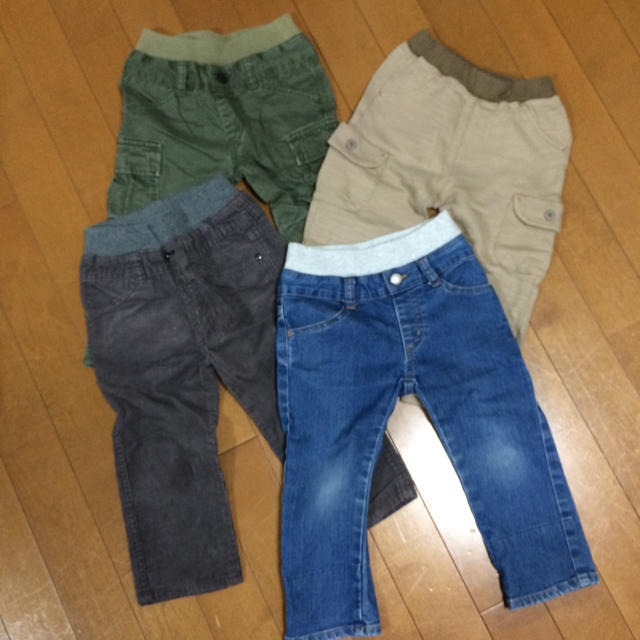 UNIQLO(ユニクロ)の男の子☆ズボン５本セット  90cm キッズ/ベビー/マタニティのキッズ服男の子用(90cm~)(パンツ/スパッツ)の商品写真