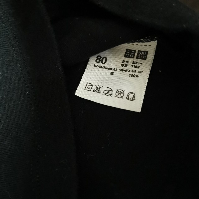 UNIQLO(ユニクロ)の発表会用に！　ハイネック　ブラック　黒 キッズ/ベビー/マタニティのベビー服(~85cm)(シャツ/カットソー)の商品写真
