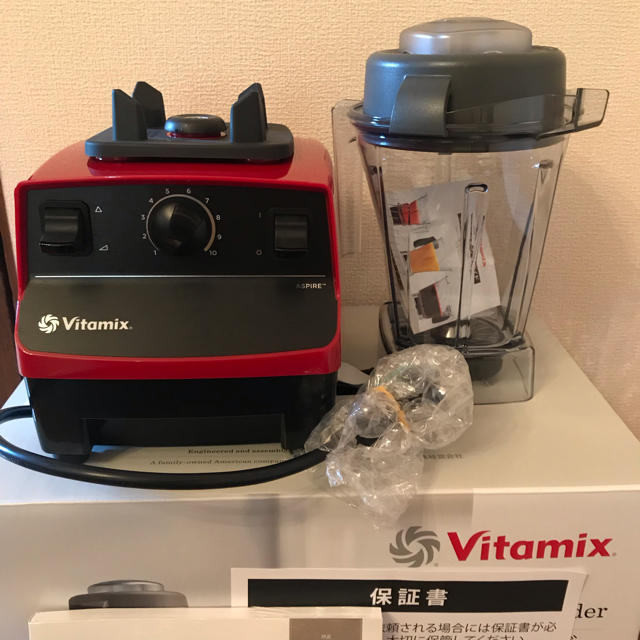 Vitamix(バイタミックス)のVITAMIX バイタミックス 赤 新品未使用品 スマホ/家電/カメラの調理家電(ジューサー/ミキサー)の商品写真