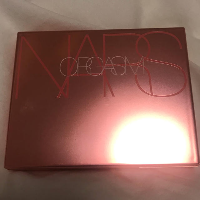 NARS(ナーズ)のNARSブラッシュ 3998 ORGASM 限定品 コスメ/美容のベースメイク/化粧品(チーク)の商品写真