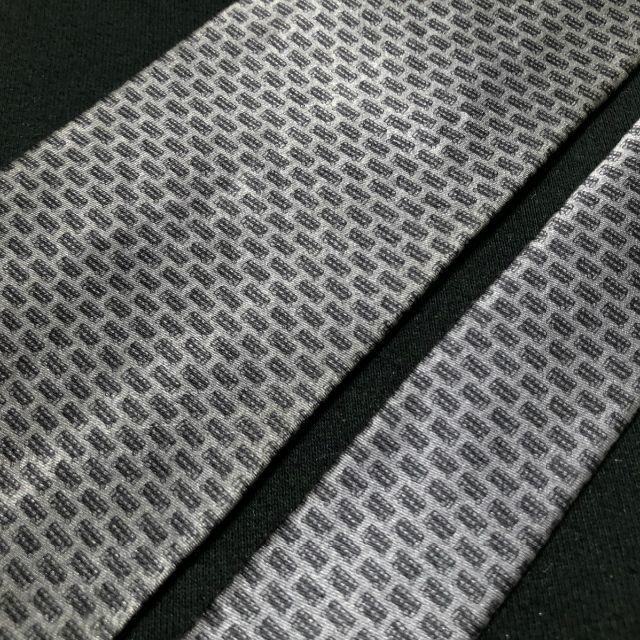 Dunhill(ダンヒル)のダンヒル スクエアデザイン グレー ネクタイ A101-Y10 メンズのファッション小物(ネクタイ)の商品写真