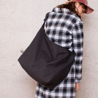 ユナイテッドアローズ(UNITED ARROWS)の送料込！超撥水ルーズシルエットメッセンジャーバッグCONNADESIGN男女兼用(メッセンジャーバッグ)