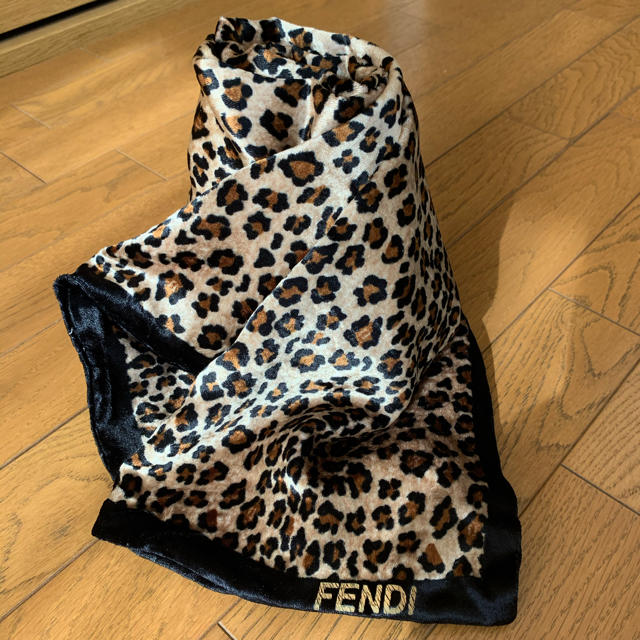 FENDI(フェンディ)のキャット様専用　フェンディ　ストール　ヒョウ柄 レディースのファッション小物(ストール/パシュミナ)の商品写真