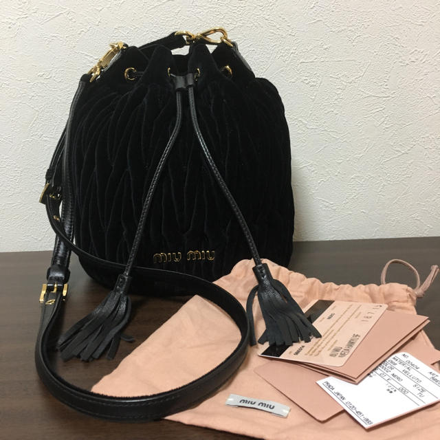 ファッションデザイナー miumiu - ミュウミュウ ショルダーバッグ 巾着