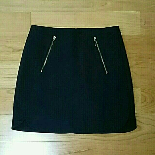 ZARA(ザラ)のなんちゃってファスナー付きミニスカート☆ レディースのスカート(ミニスカート)の商品写真