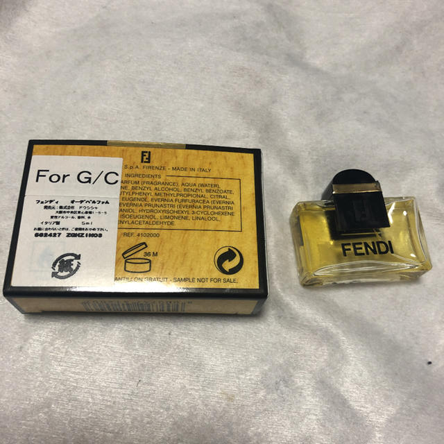 FENDI(フェンディ)のももちゃ様専用フェンディ　オードパルファム　5ml コスメ/美容の香水(ユニセックス)の商品写真