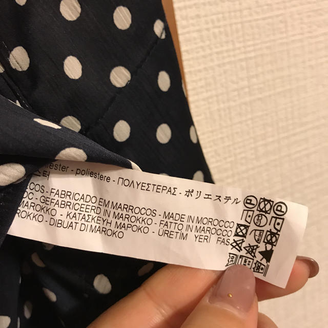 ZARA(ザラ)のzara 水玉　ドット柄ブラウス　Lサイズ　ネイビー レディースのトップス(シャツ/ブラウス(長袖/七分))の商品写真