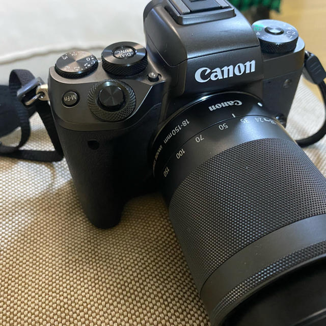 Canon(キヤノン)のCanon EOS M5 EF-M18-150 IS STM レンズキット  スマホ/家電/カメラのカメラ(ミラーレス一眼)の商品写真