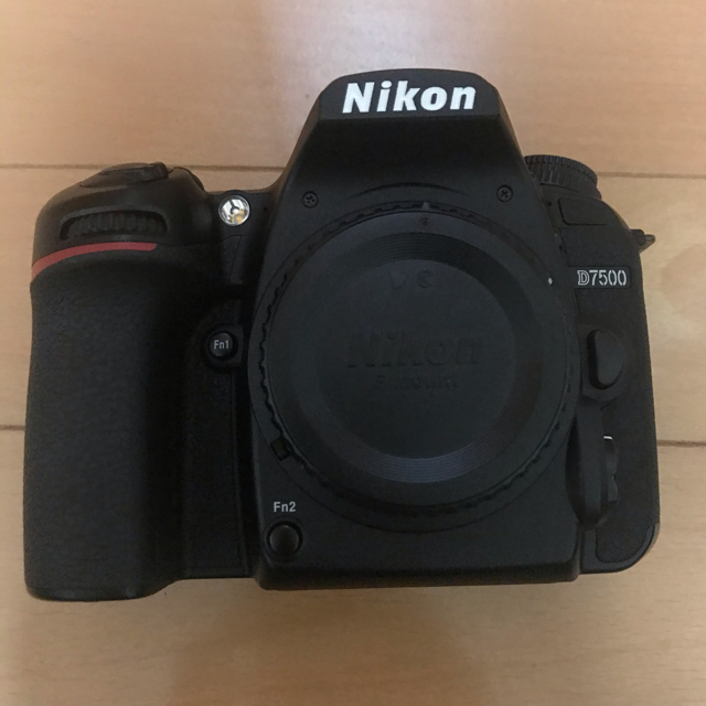 Nikon(ニコン)のd7500 18-140vrレンズキット スマホ/家電/カメラのカメラ(デジタル一眼)の商品写真