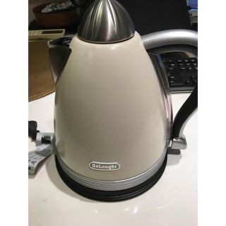 デロンギ(DeLonghi)のデロンギ 電気式コードレスケトル(電気ケトル)