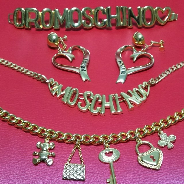 MOSCHINO(モスキーノ)の【モスキーノ】 ブレスレット & イヤリング & ネックレス(２種類) レディースのアクセサリー(ネックレス)の商品写真