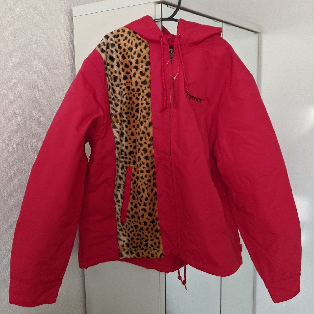 Supreme(シュプリーム)のCheetah Hooded Station Jacket　Sサイズ　Red メンズのジャケット/アウター(ナイロンジャケット)の商品写真