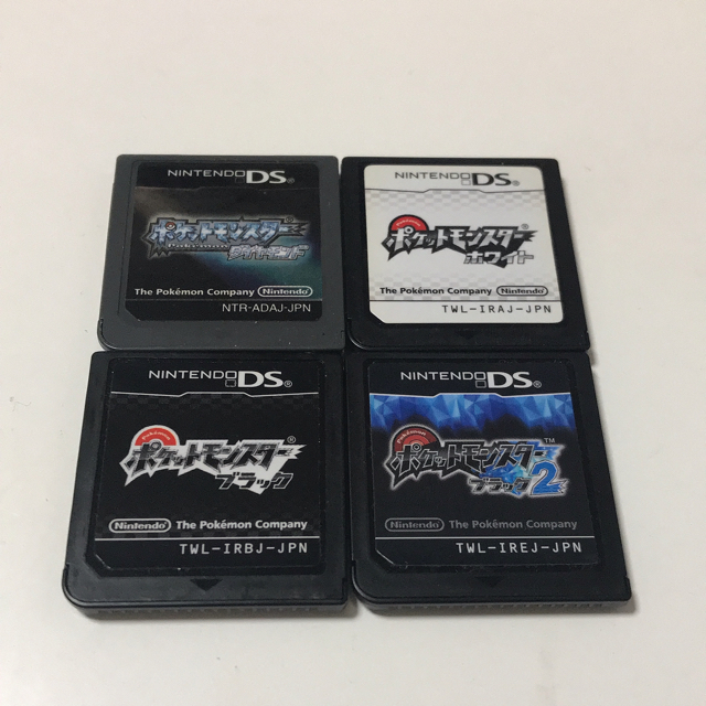 ニンテンドーDS(ニンテンドーDS)のポケットモンスター ソフト4点セット エンタメ/ホビーのゲームソフト/ゲーム機本体(携帯用ゲームソフト)の商品写真