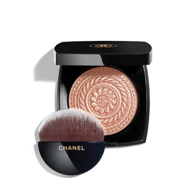 CHANEL(シャネル)のCHANEL 2019年ホリデー限定　フェイスパウダー コスメ/美容のベースメイク/化粧品(フェイスパウダー)の商品写真