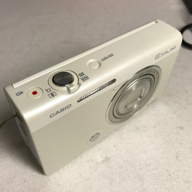 CASIO EX-ZR70 ホワイト スマホ/家電/カメラ コンパクトデジタルカメラ