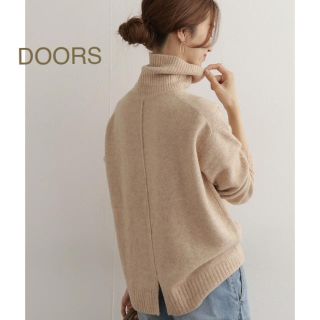 アーバンリサーチドアーズ(URBAN RESEARCH DOORS)の新品🍀今季 DOORS バックスリットタートルネックニット(ニット/セーター)