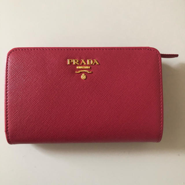 PRADA 4つ折り財布♡