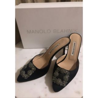 マノロブラニク(MANOLO BLAHNIK)の値下げしました！マノロブラニク ハンギシ ブラックミュール(ハイヒール/パンプス)